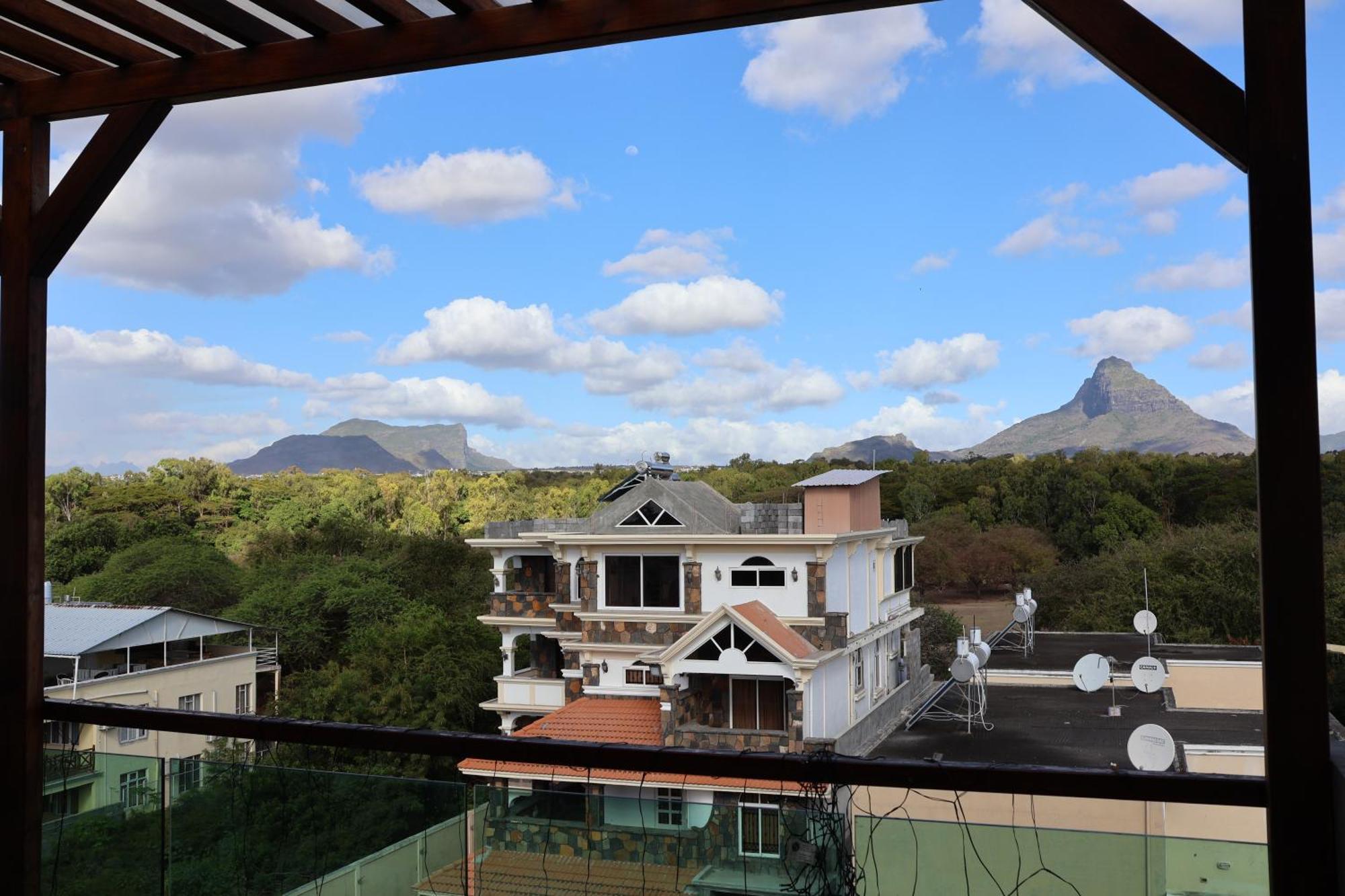 Top-Floor Modern 3Bd Penthouse With Beautiful Mountain View Terrace - 5 Min Walk To Beach Flic-en-Flacq Dış mekan fotoğraf