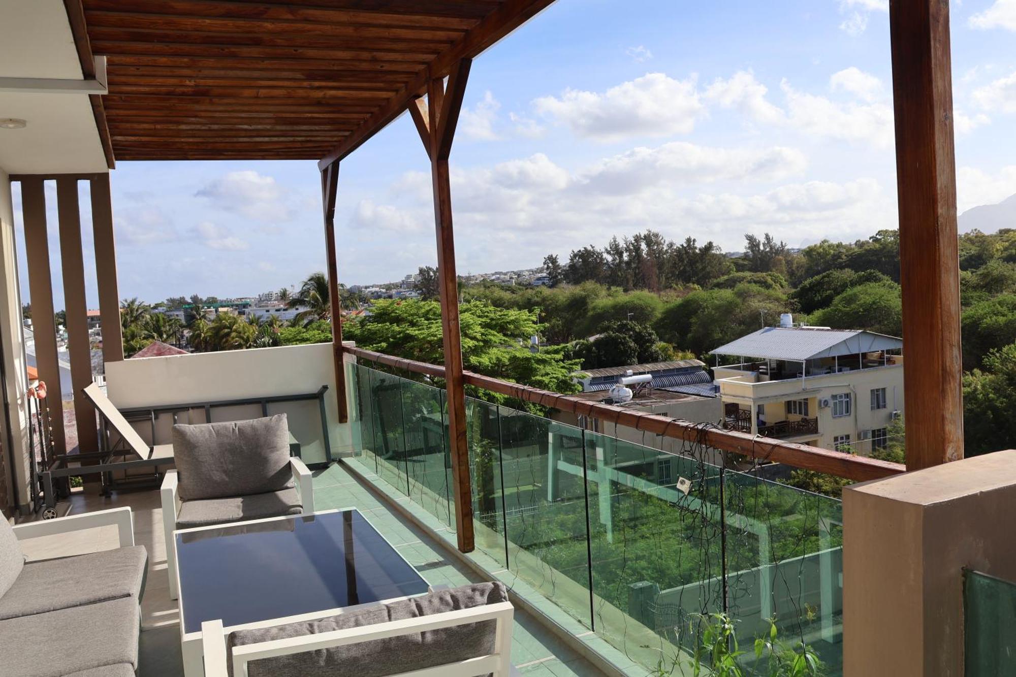 Top-Floor Modern 3Bd Penthouse With Beautiful Mountain View Terrace - 5 Min Walk To Beach Flic-en-Flacq Dış mekan fotoğraf